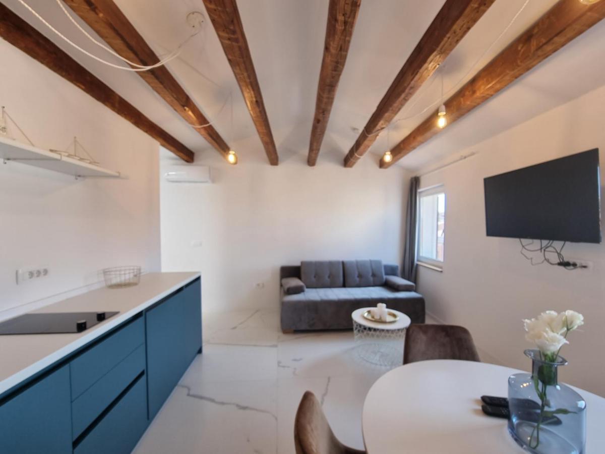 As Deluxe Apartments Πιράν Εξωτερικό φωτογραφία